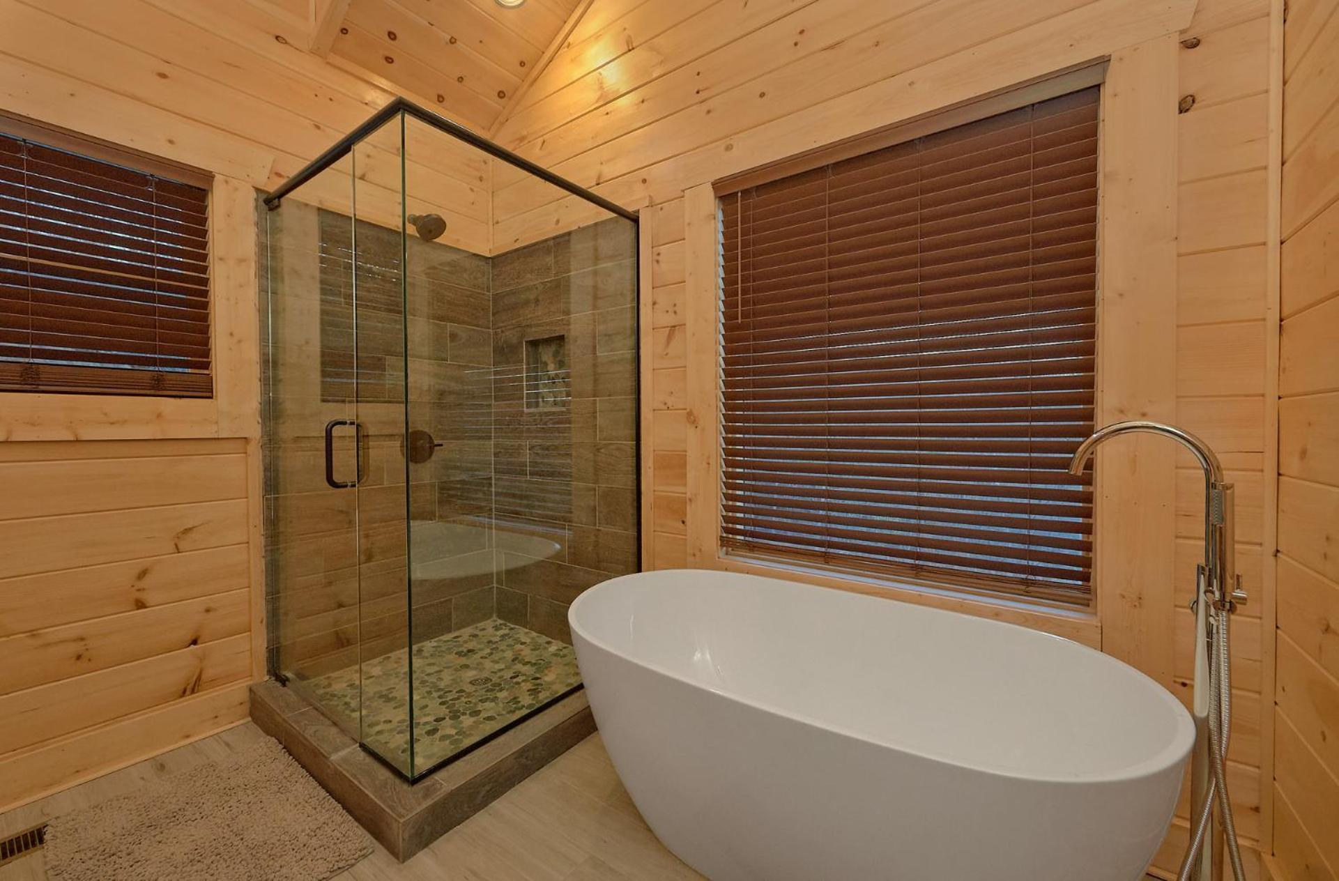גטלינבורג Misty Mountain Adventure Lodge מראה חיצוני תמונה