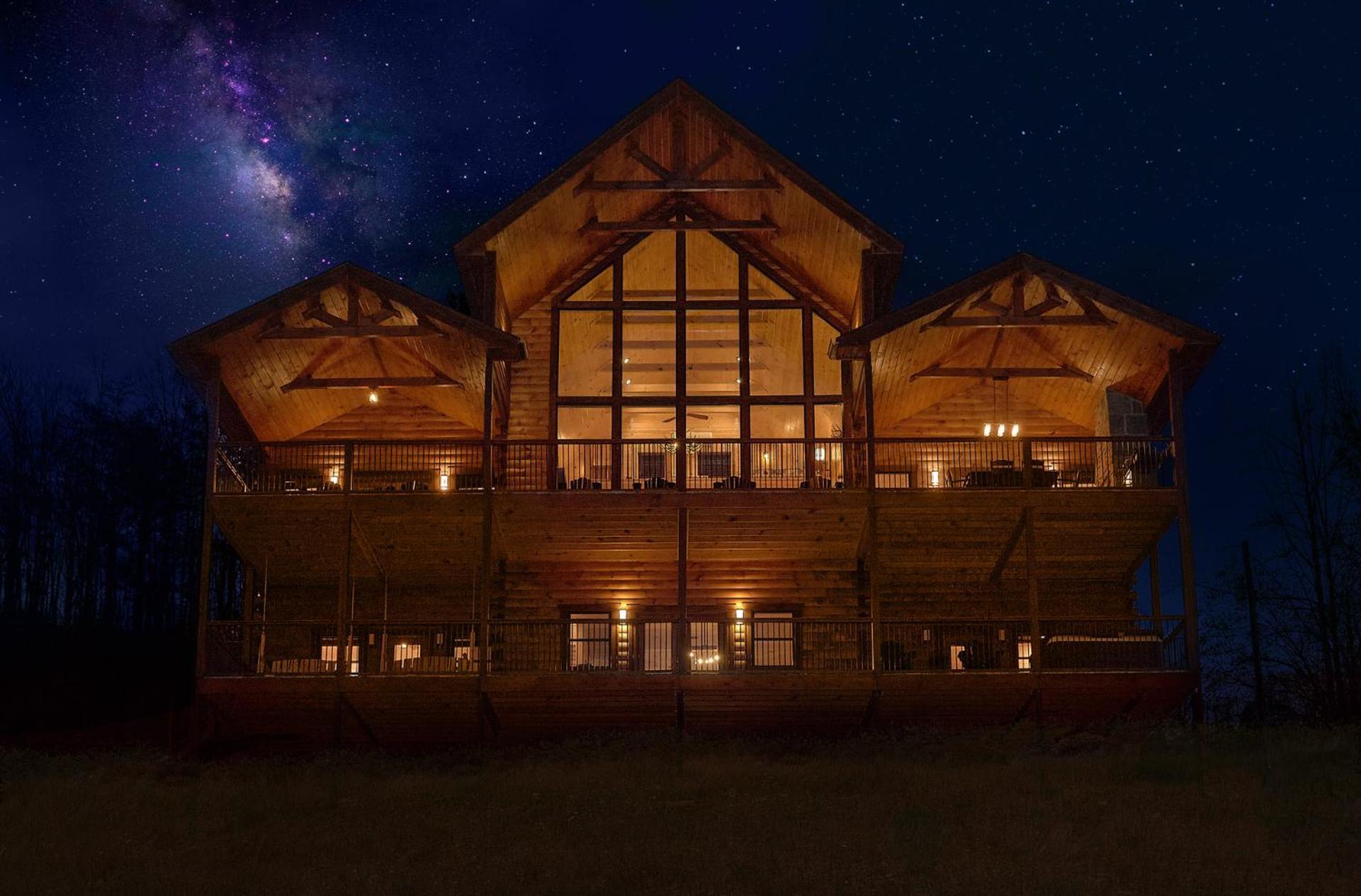 גטלינבורג Misty Mountain Adventure Lodge מראה חיצוני תמונה