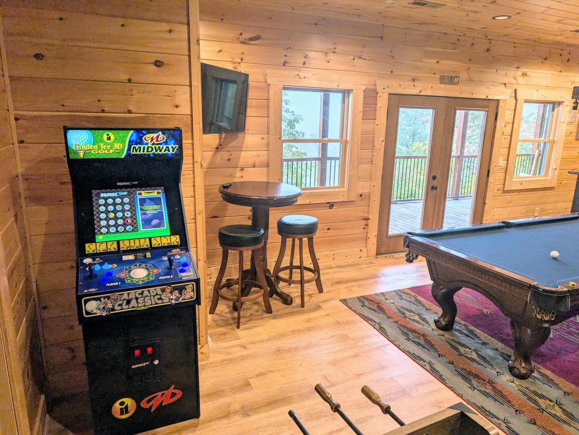 גטלינבורג Misty Mountain Adventure Lodge מראה חיצוני תמונה